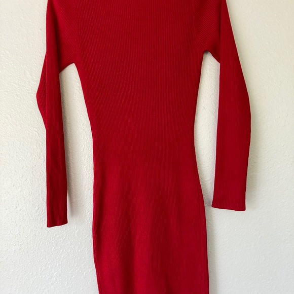 Planter Gold | Red Dress - Picture 5 of 7